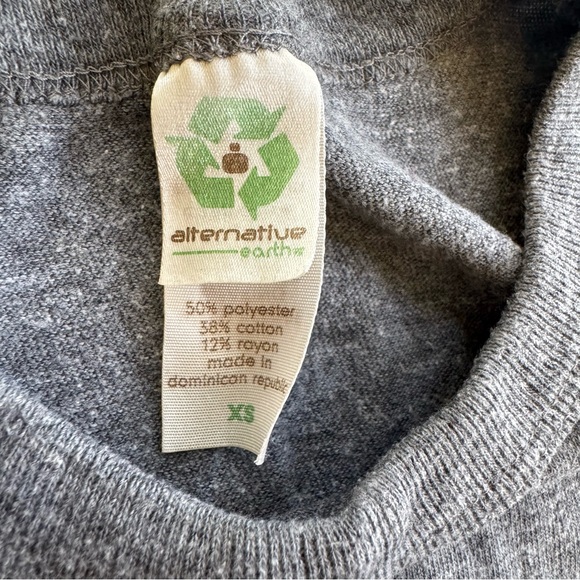 Women’s Gray Graphic T-Shirt with Three Legged Dog Design Sz XS - Picture 4 of 4